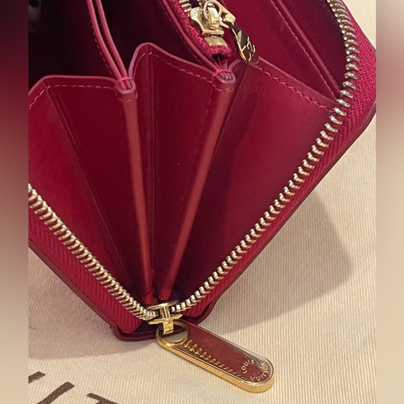 Authentic Louis Vuitton Monogram Vernis Zippy Wallet - Picture 9 of 16